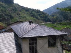 這個樹脂瓦安裝工不得了，安裝技術吊炸天！