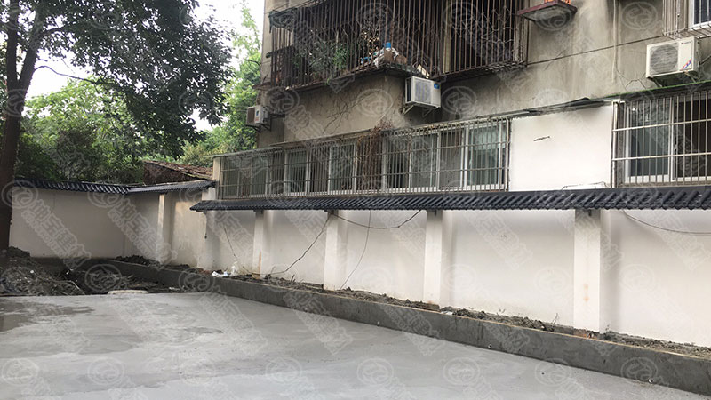 雙流賈老板采購樹脂瓦廠家的圍墻【塑料一體仿古屋檐瓦】案例