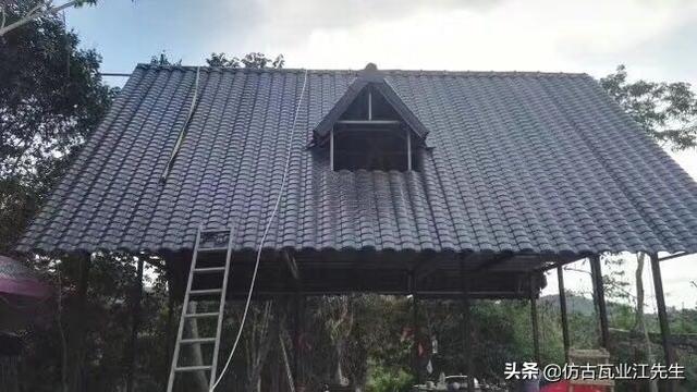 還在為舊房屋面翻新承重問題考慮嗎？樹脂小青瓦幫你解決承重