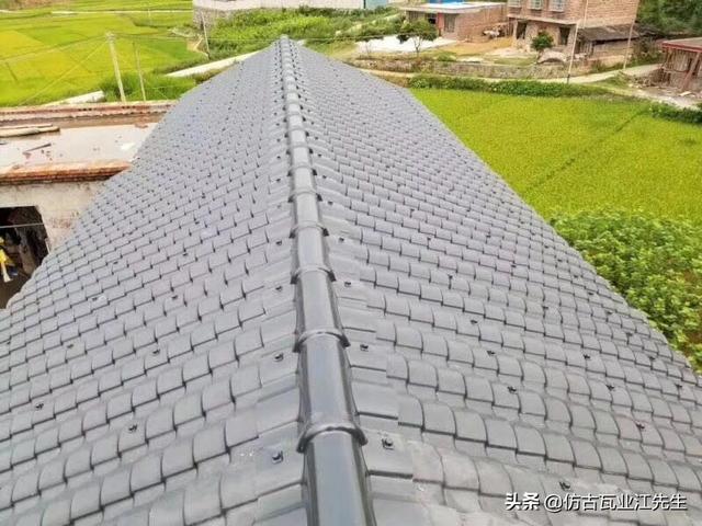 還在為舊房屋面翻新承重問題考慮嗎？樹脂小青瓦幫你解決承重