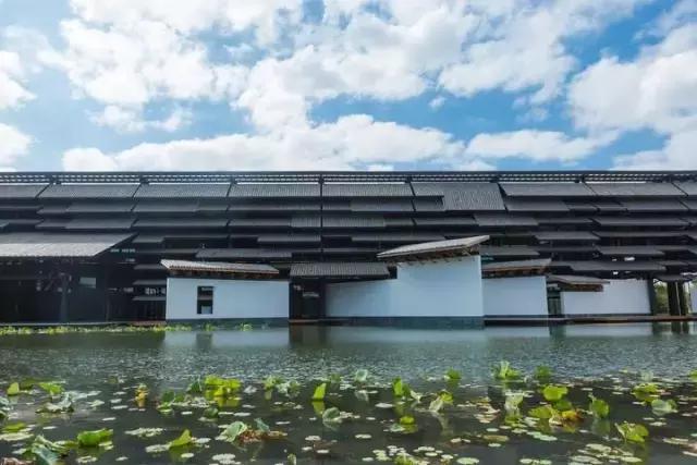 青瓦灰墻，高瓴飛檐，處處消磨時光