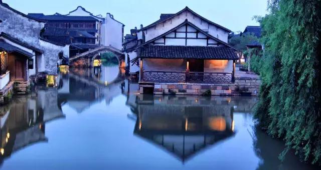 青瓦灰墻，高瓴飛檐，處處消磨時光