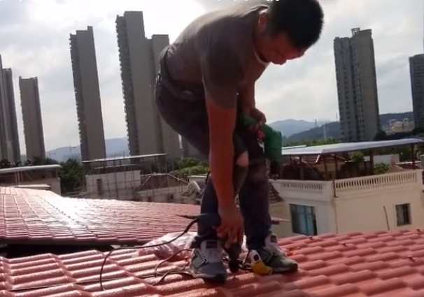 三層白底樹脂瓦安裝視頻！注意細節先擴孔在打