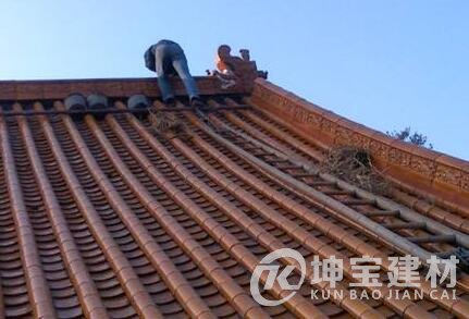 農村屋頂蓋琉璃瓦的坡度多少？多少錢一塊？安裝步驟是什么？