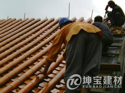 農村屋頂蓋琉璃瓦的坡度多少？多少錢一塊？安裝步驟是什么？